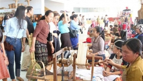 Vietnam en XIV Feria de Artesanía y Bellas Artes de Laos